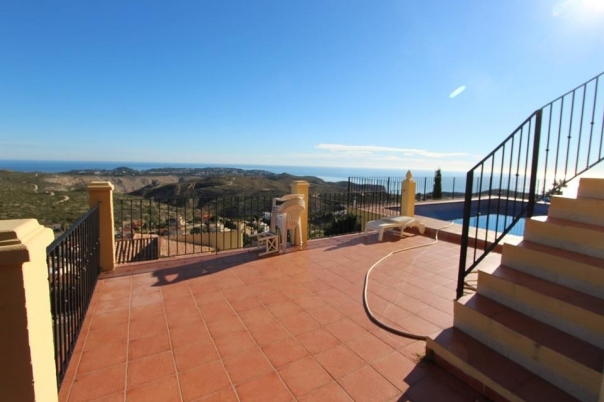 5 bed villa in Benitachell