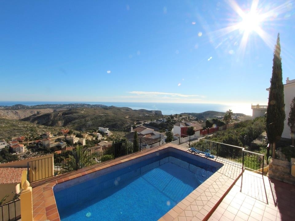 5 bed villa in Benitachell