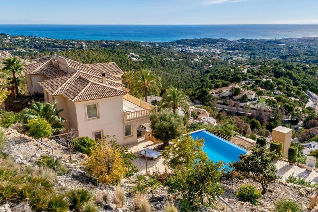 9 bed villa in Altea