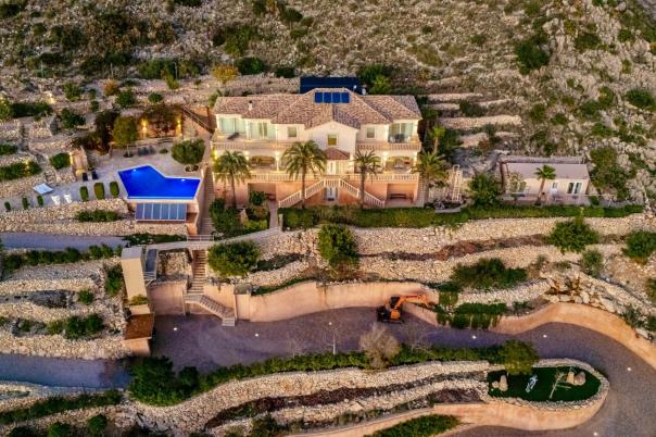 9 bed villa in Altea