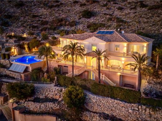 9 bed villa in Altea