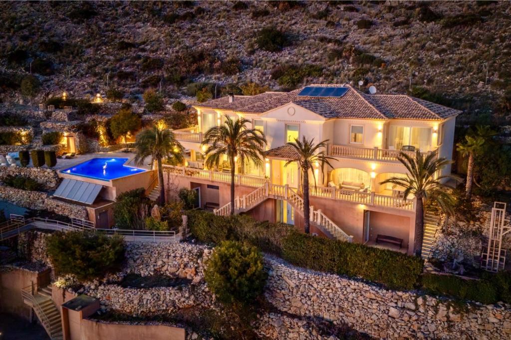 9 bed villa in Altea