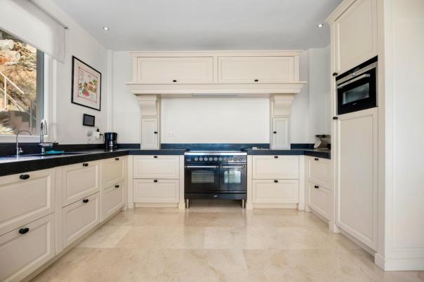 9 bed villa in Altea