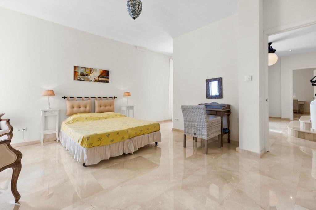 9 bed villa in Altea