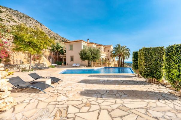 9 bed villa in Altea
