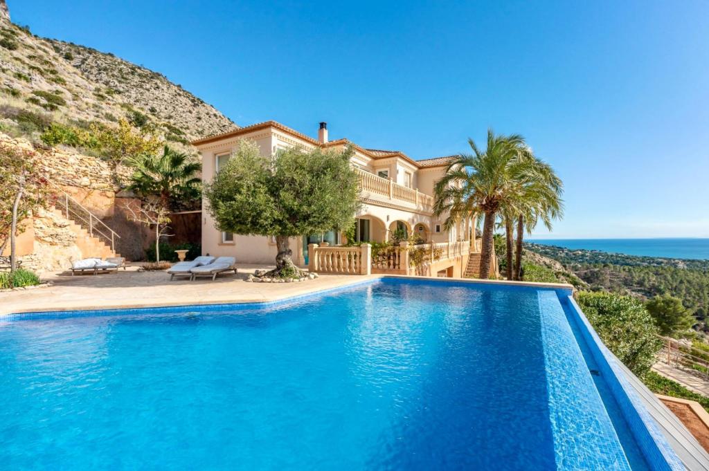 9 bed villa in Altea