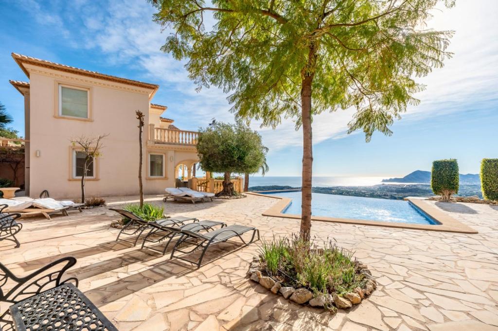 9 bed villa in Altea