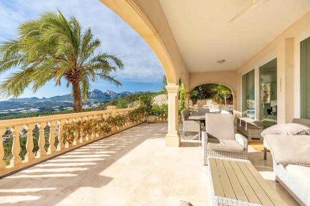 9 bed villa in Altea