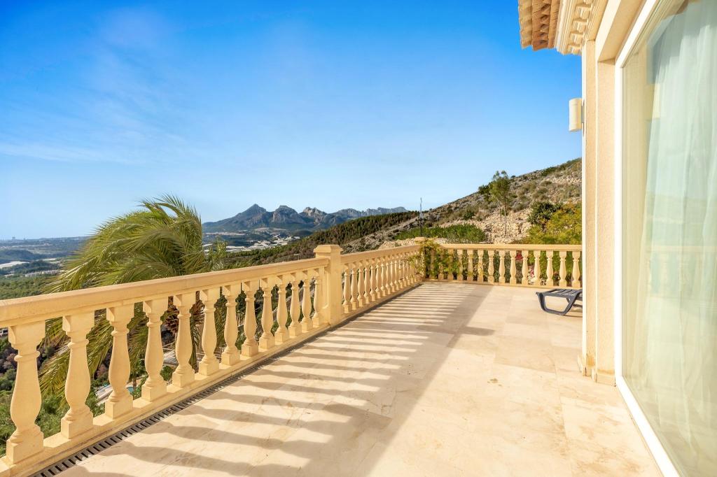 9 bed villa in Altea