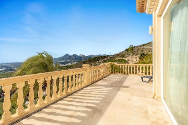 9 bed villa in Altea