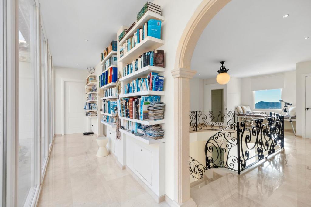 9 bed villa in Altea