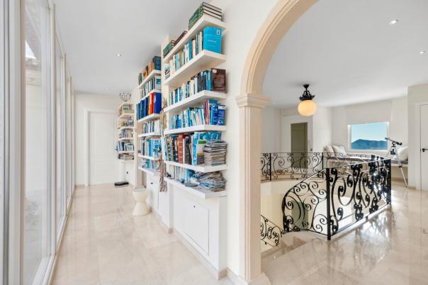 9 bed villa in Altea