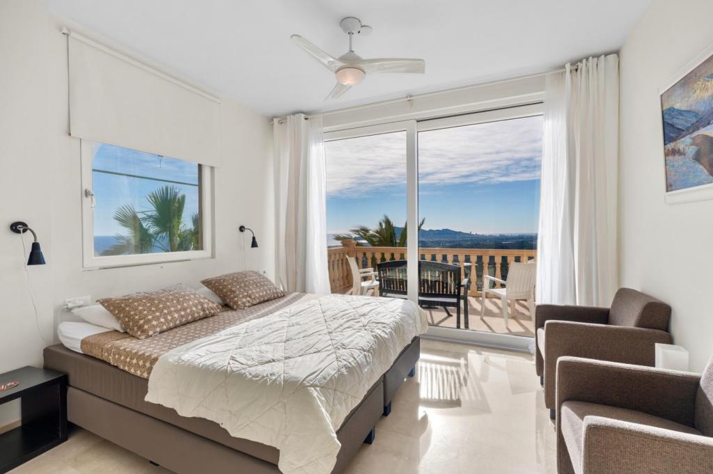 9 bed villa in Altea