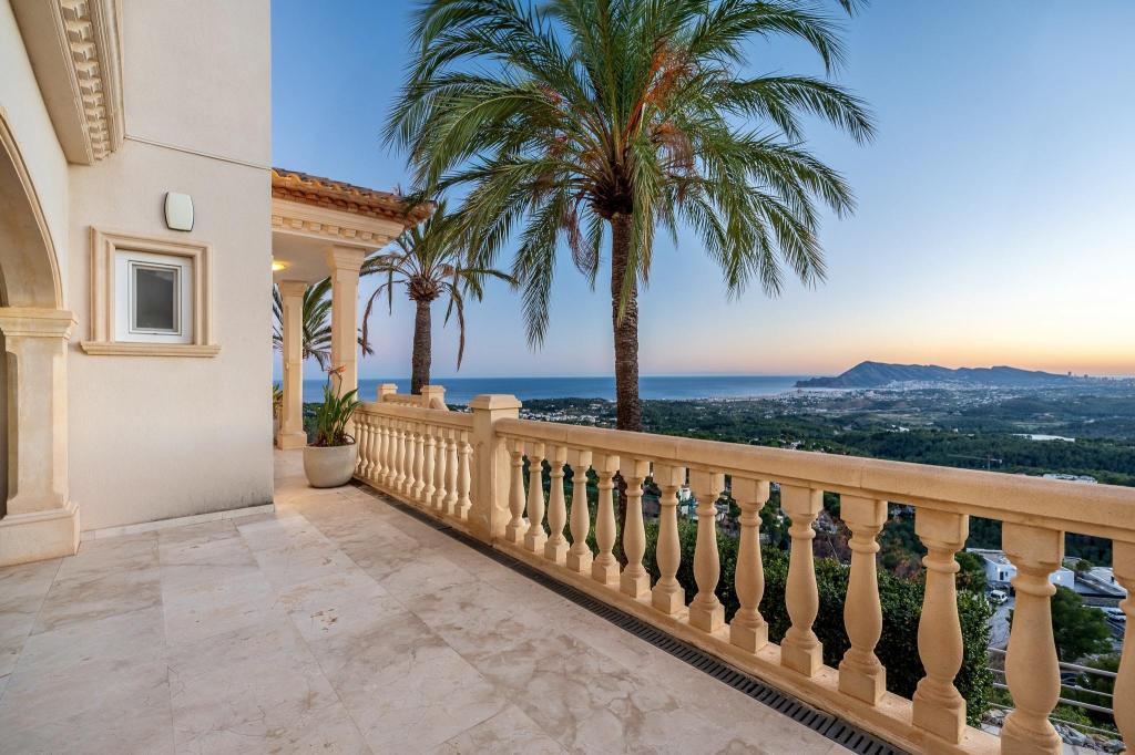 9 bed villa in Altea