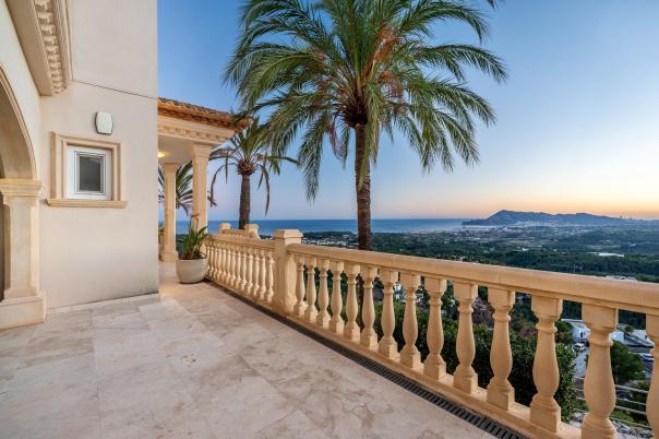 9 bed villa in Altea