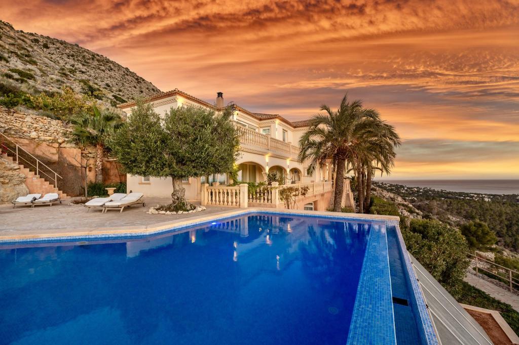 9 bed villa in Altea