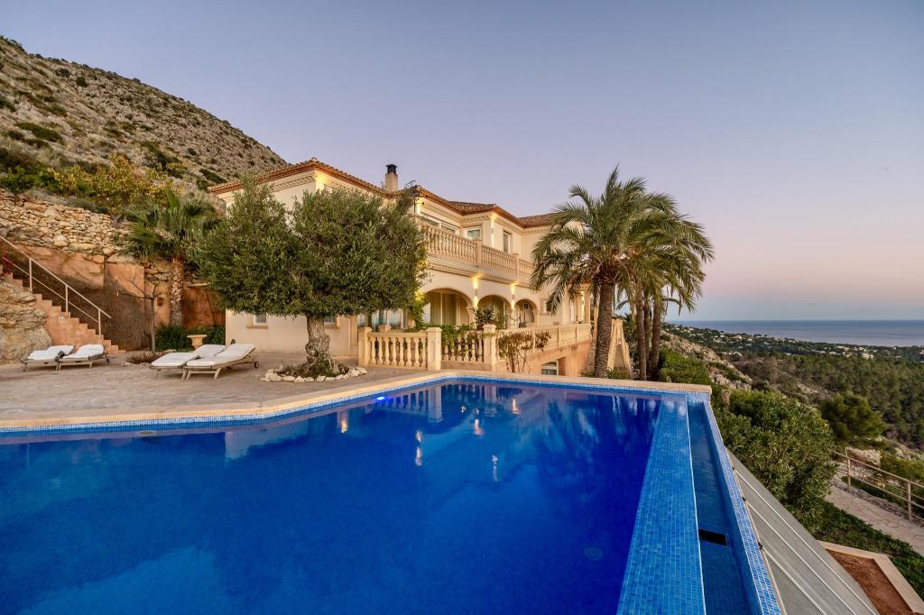 9 bed villa in Altea