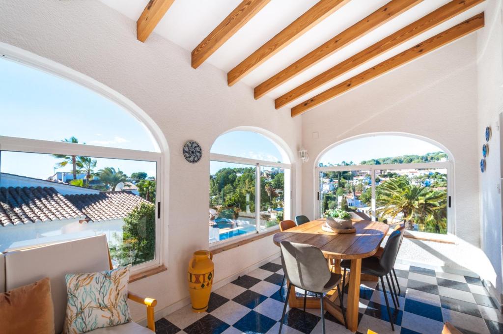 5 bed villas in Benissa