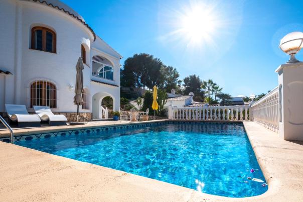 5 bed villas in Benissa