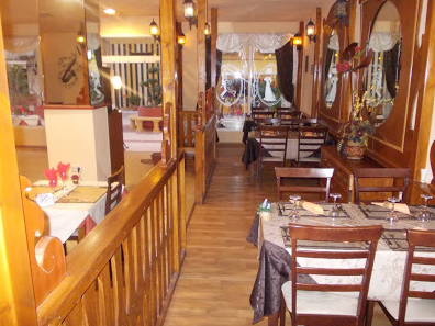 Restaurant La Bas - French Restaurant