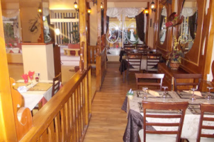 Restaurant La Bas - French Restaurant