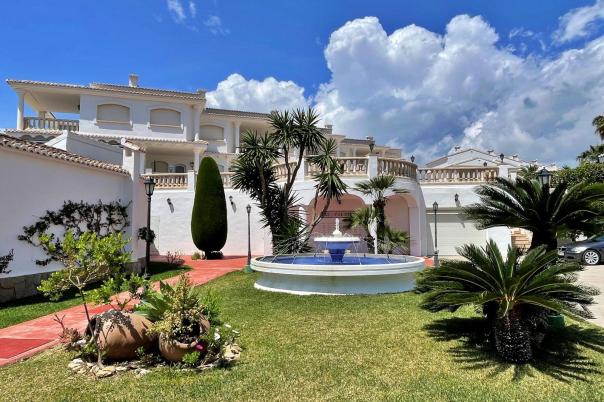 2 bed apartment in Moraira