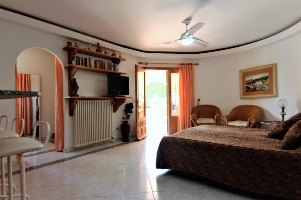 8 bed villa in Benissa