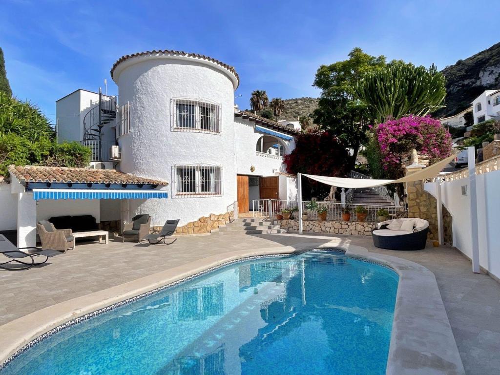 5 bed villa in Moraira