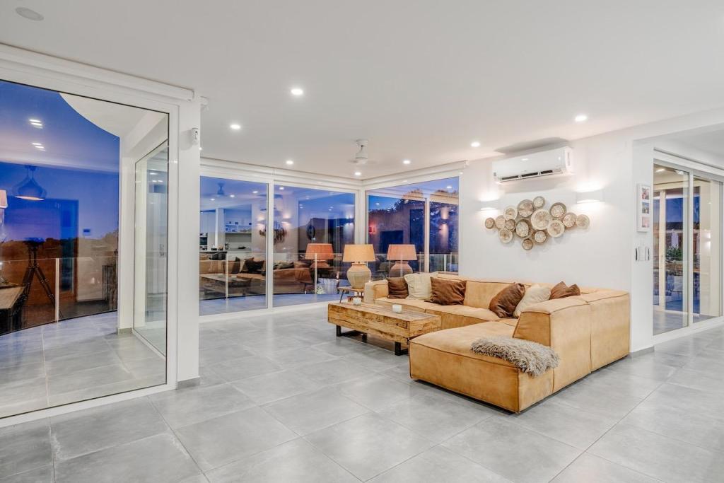 8 bed villas in Benissa