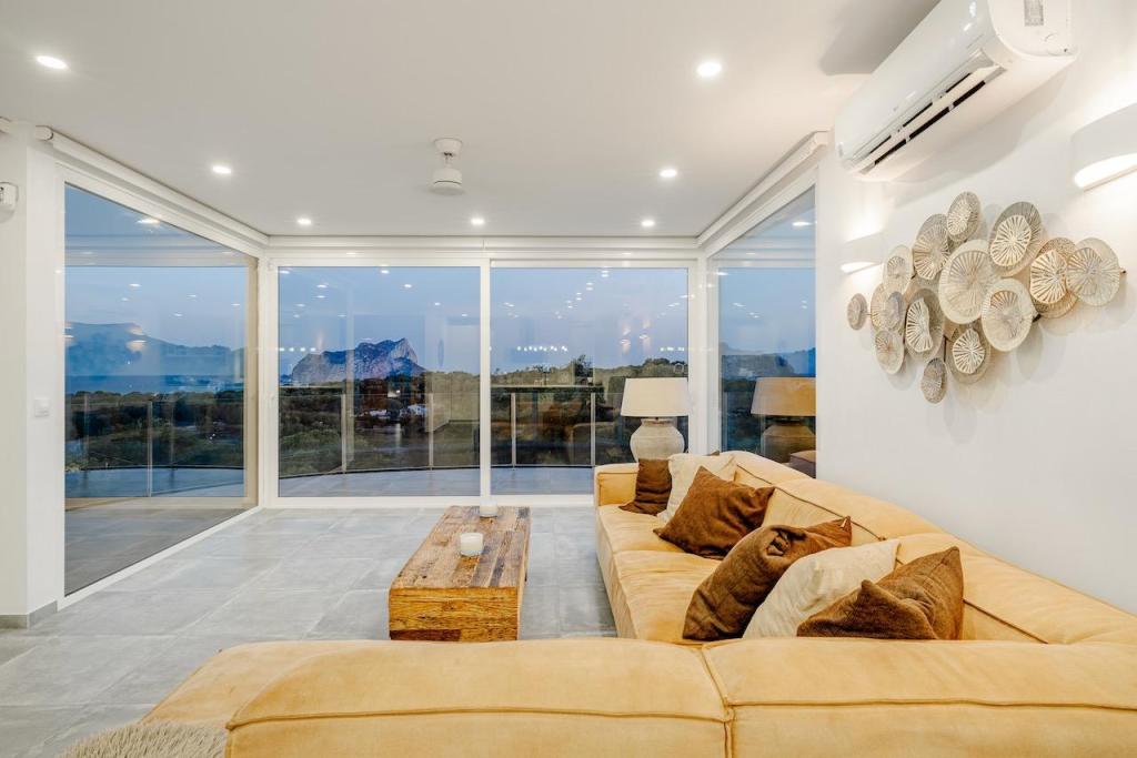 8 bed villas in Benissa
