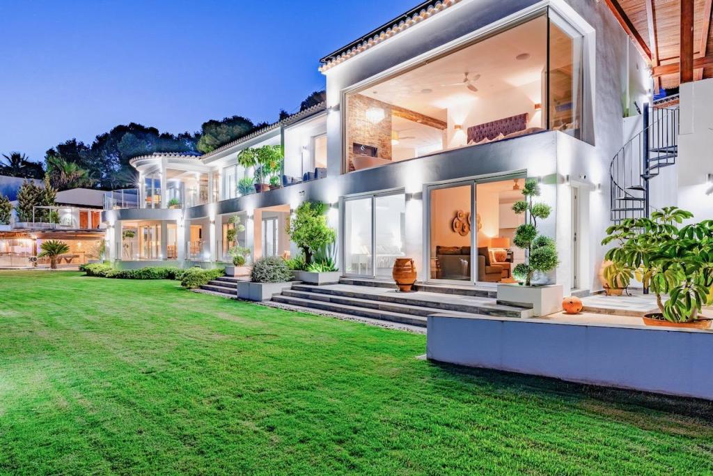 8 bed villas in Benissa