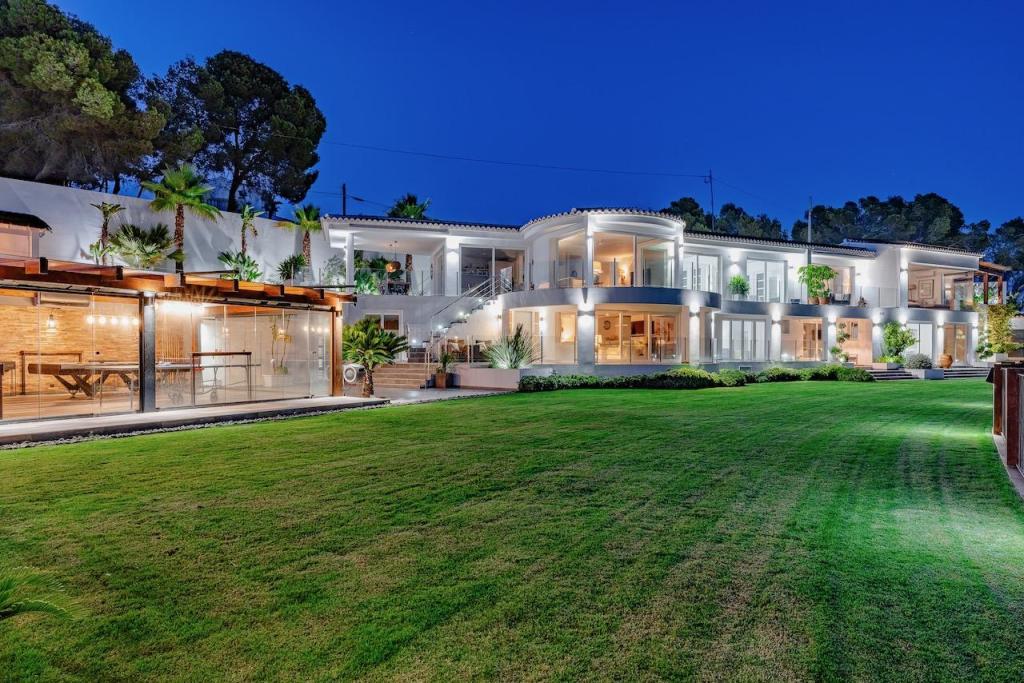 8 bed villas in Benissa