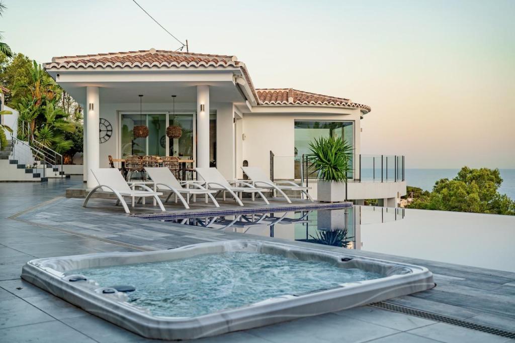 8 bed villas in Benissa