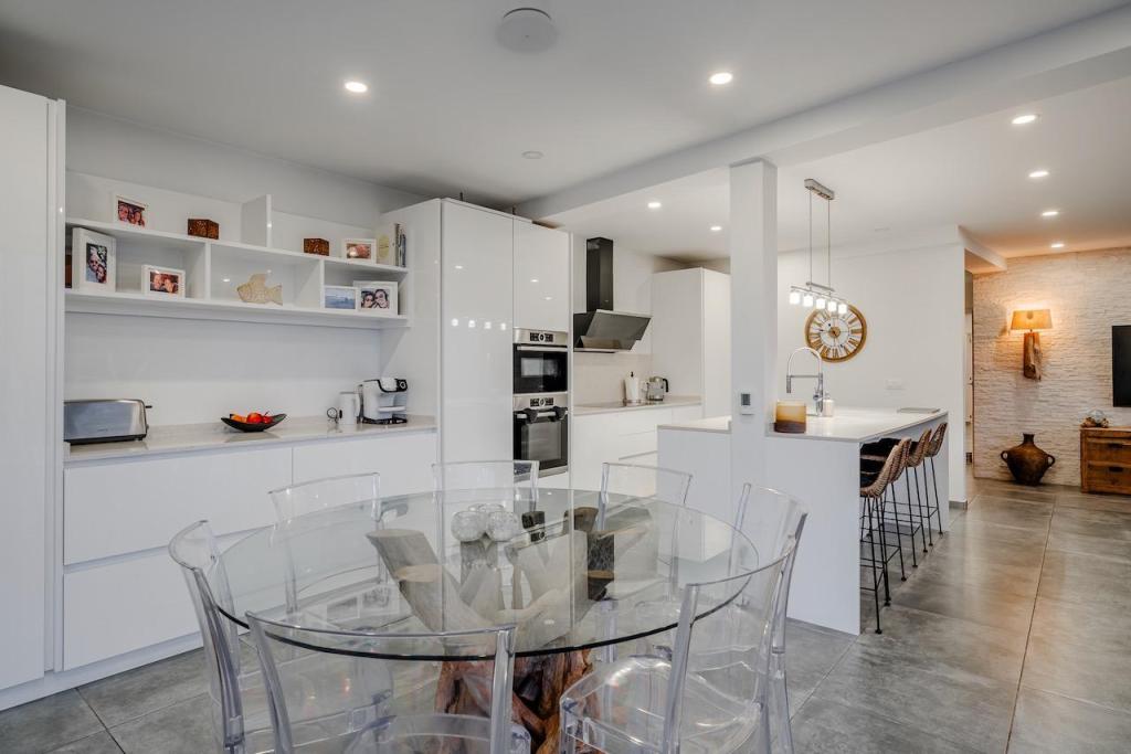 8 bed villas in Benissa