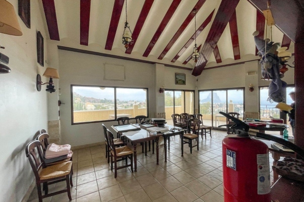 5 bed casa / chalet in Calpe / Calp