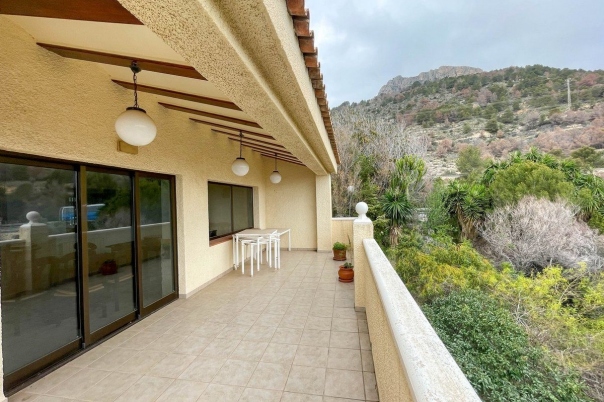 5 bed casa / chalet in Calpe / Calp