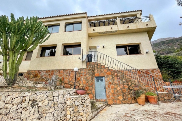5 bed casa / chalet in Calpe / Calp