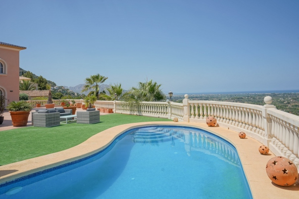 5 bed villa in Pedreguer