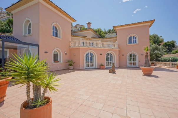 5 bed villa in Pedreguer