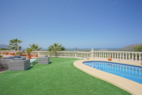 5 bed villa in Pedreguer