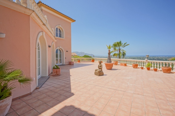 5 bed villa in Pedreguer