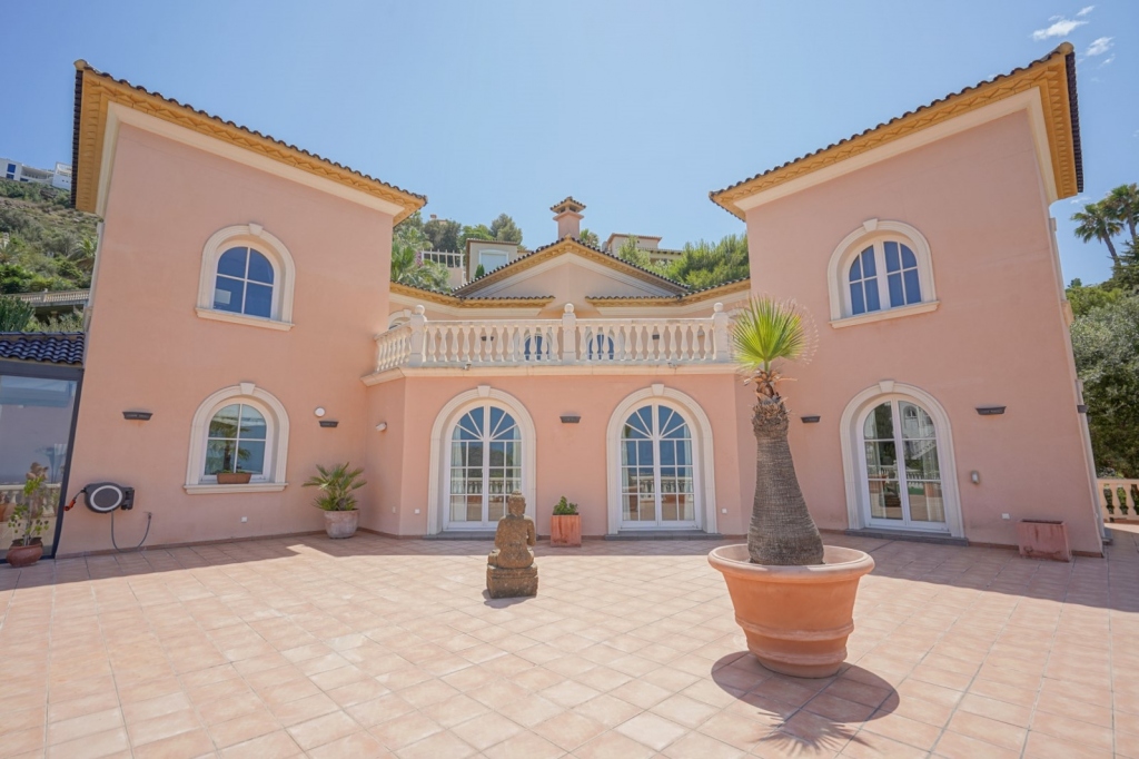 5 bed villa in Pedreguer