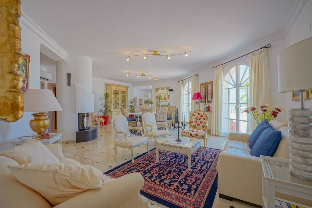 5 bed villa in Pedreguer