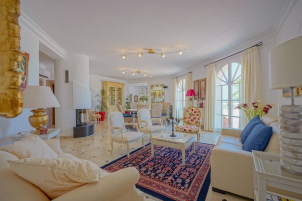 5 bed villa in Pedreguer