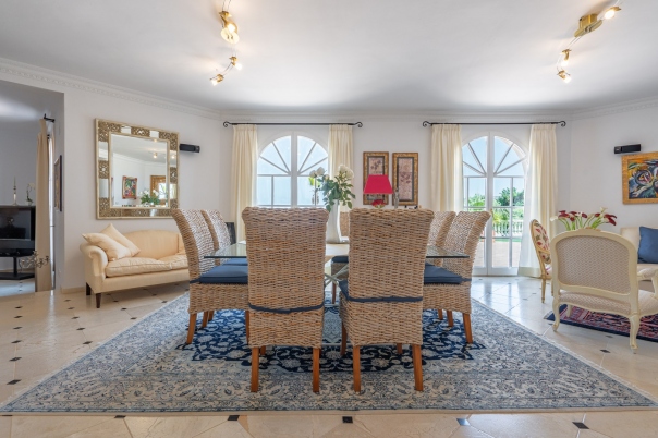 5 bed villa in Pedreguer