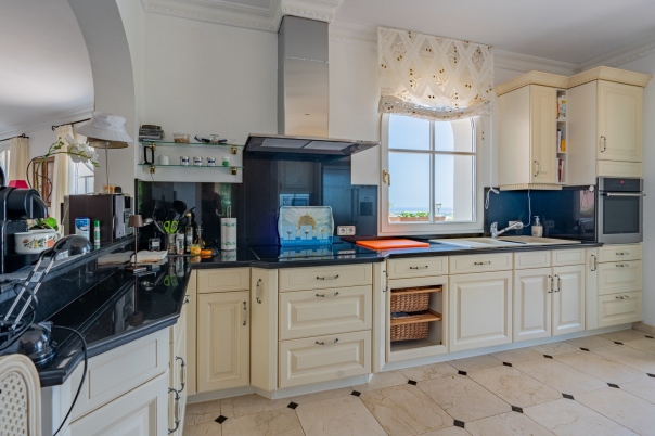 5 bed villa in Pedreguer