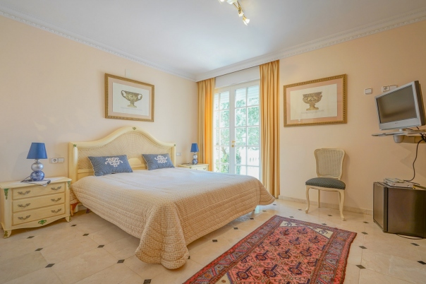 5 bed villa in Pedreguer
