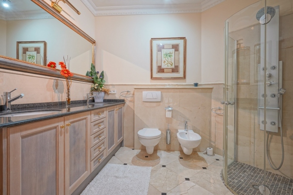 5 bed villa in Pedreguer