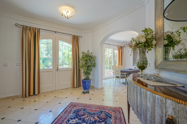 5 bed villa in Pedreguer