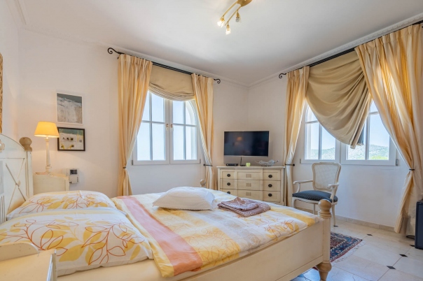 5 bed villa in Pedreguer